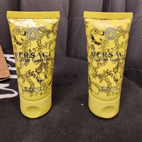 versace yellow diamond body wash